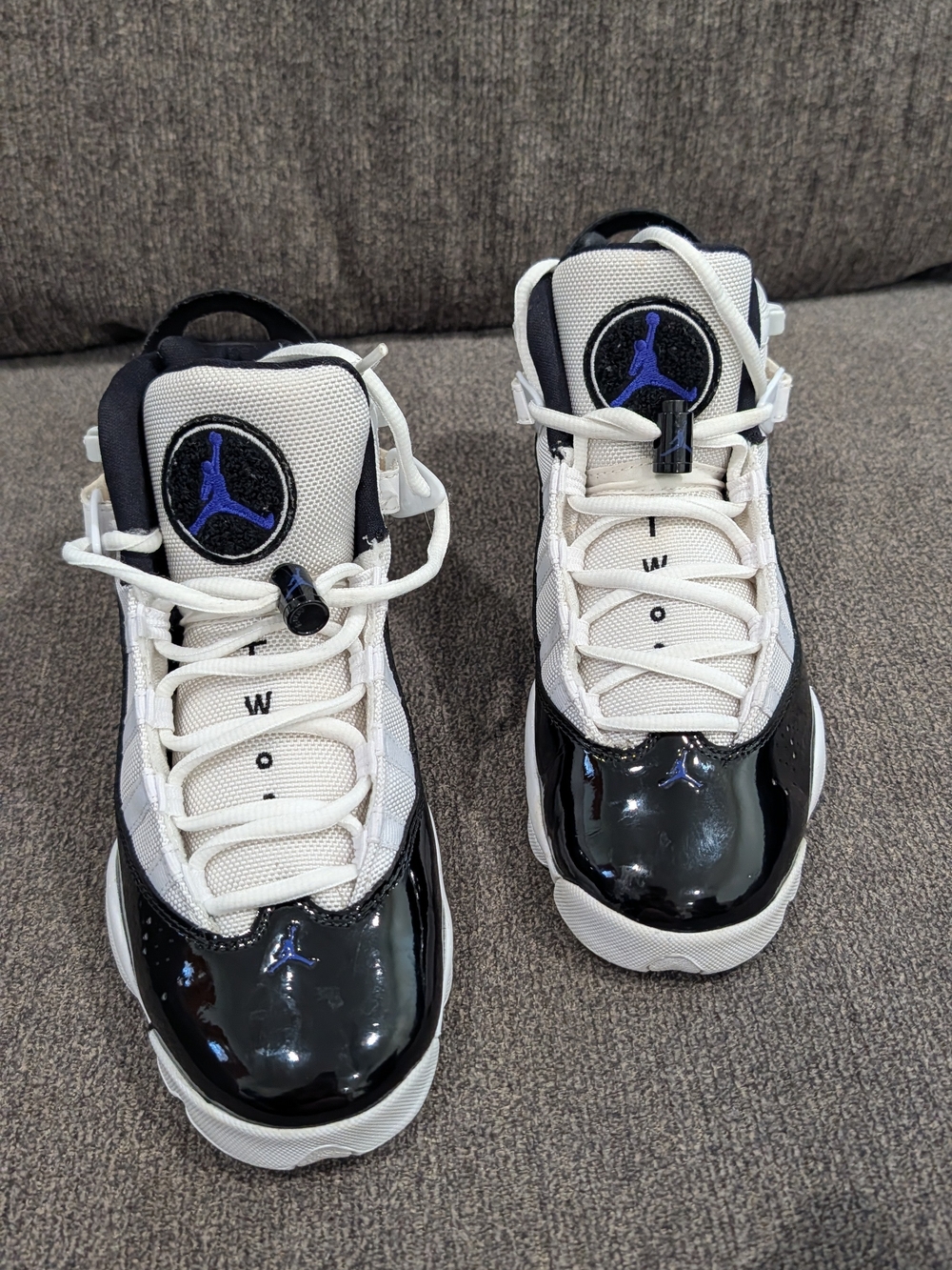 Jordan Retro White/Black with Blue Accents - Picture 6 of 10